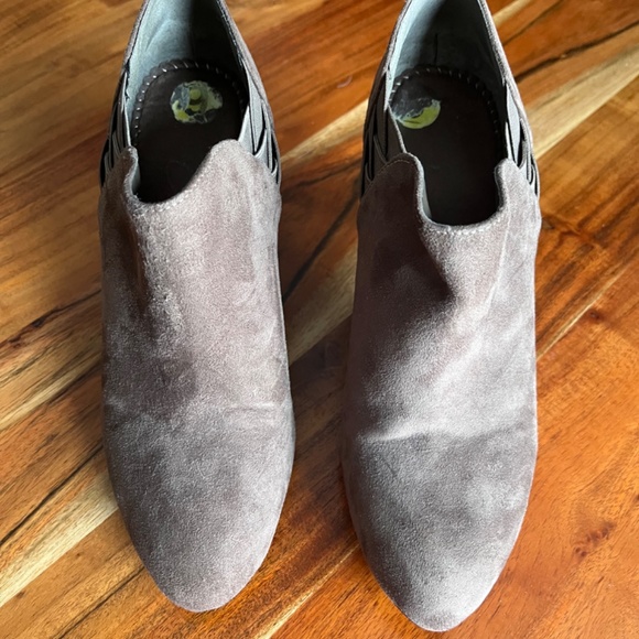 Brown suede boots. Women’s size 9. - Picture 3 of 3